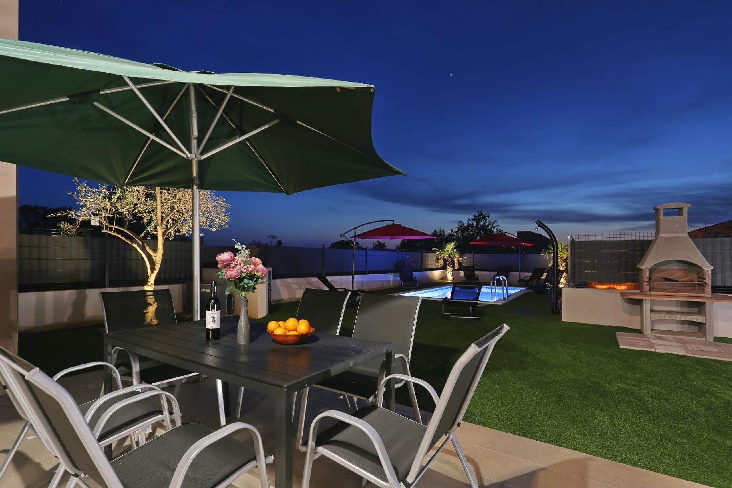 Villa Tri Palme with heated pool