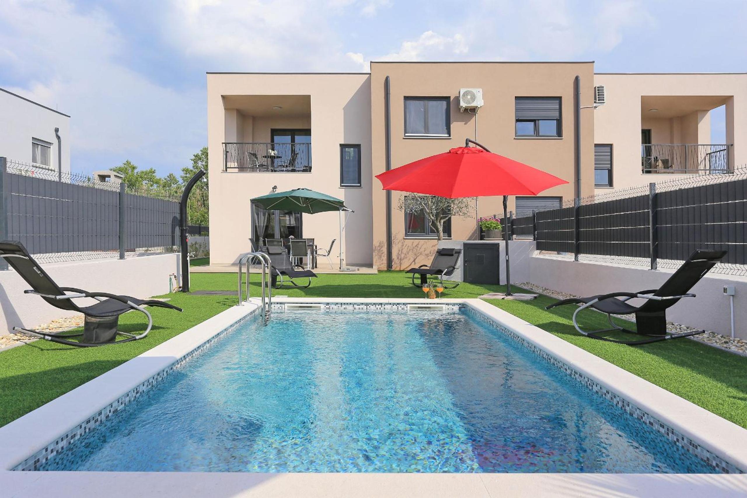 Villa Tri Palme with heated pool