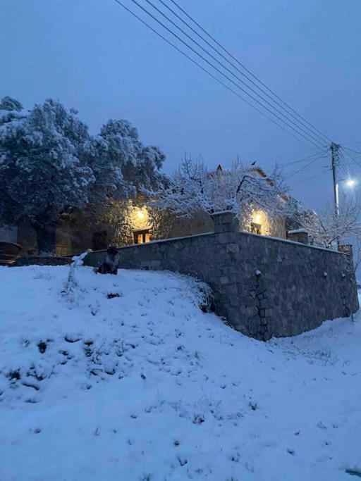 Cheerful 3 bedroom cottage with indoor fireplace - Property Image 7