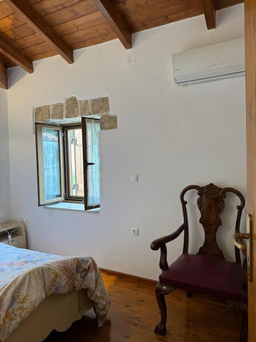 Cheerful 3 bedroom cottage with indoor fireplace - Property Image 15