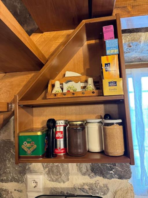 Cheerful 3 bedroom cottage with indoor fireplace - Property Image 23