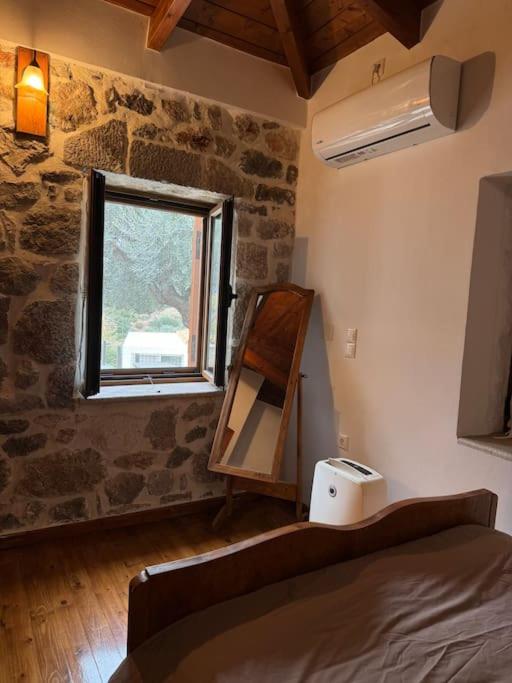 Cheerful 3 bedroom cottage with indoor fireplace - Property Image 12