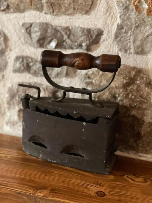 Cheerful 3 bedroom cottage with indoor fireplace - Property Image 30