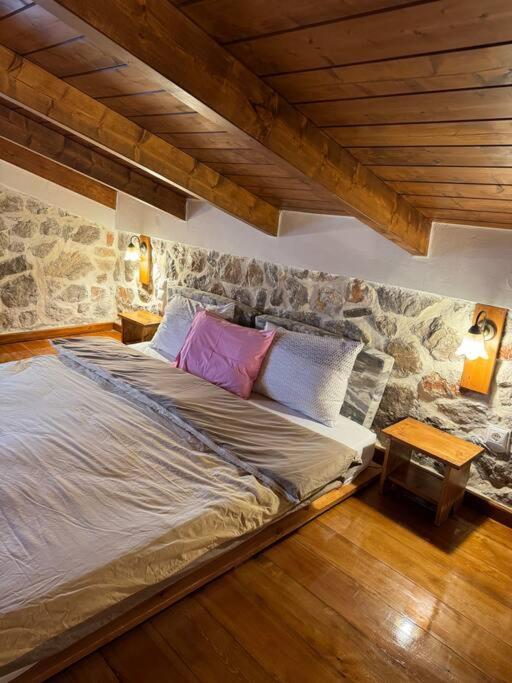 Cheerful 3 bedroom cottage with indoor fireplace - Property Image 19