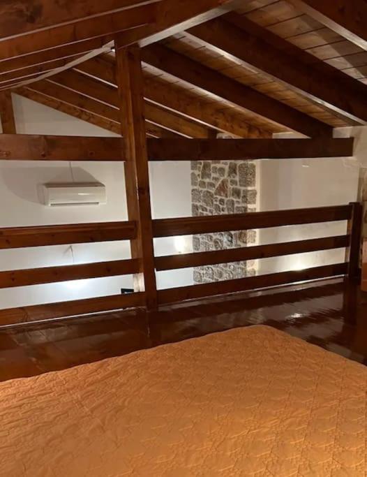 Cheerful 3 bedroom cottage with indoor fireplace - Property Image 2