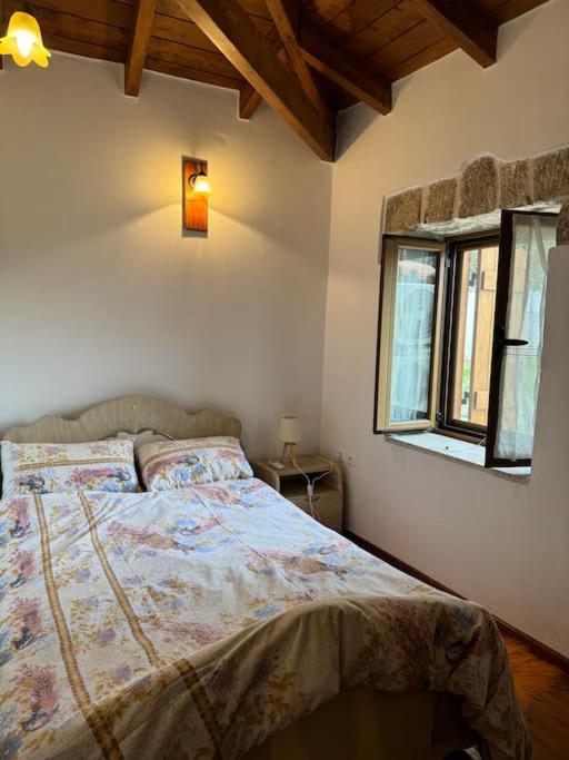 Cheerful 3 bedroom cottage with indoor fireplace - Property Image 16