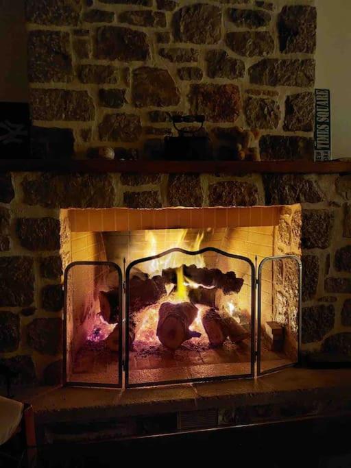 Cheerful 3 bedroom cottage with indoor fireplace - Property Image 28