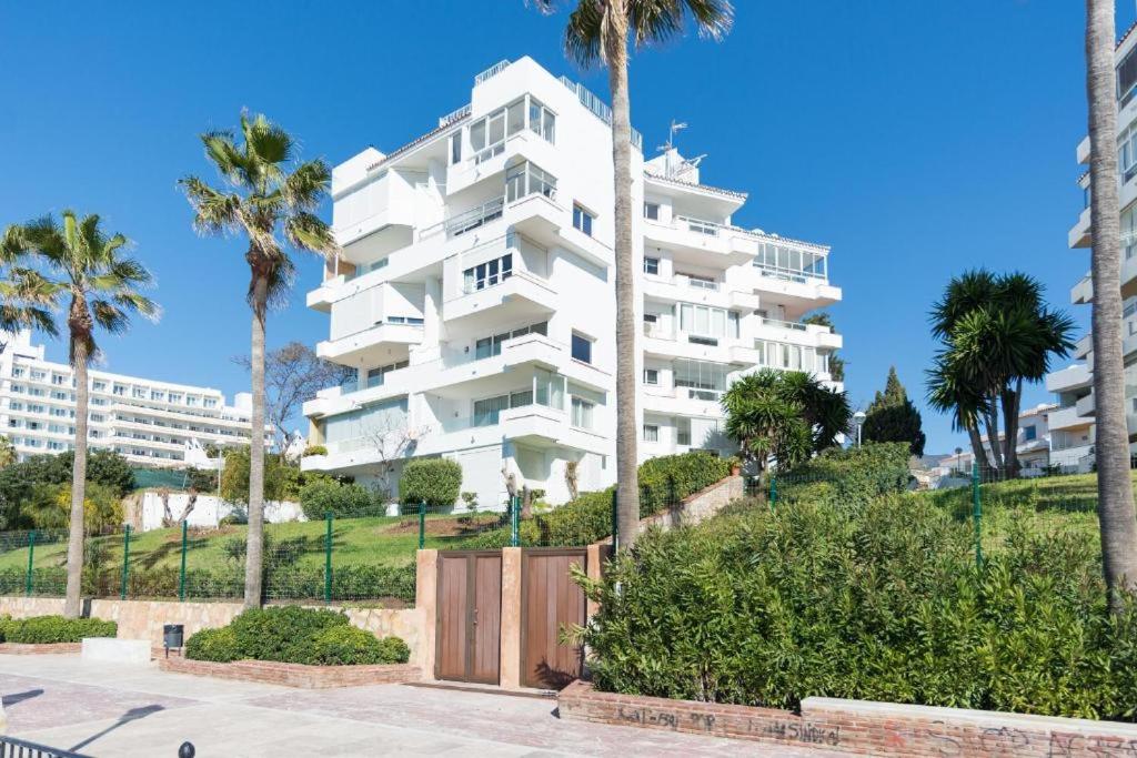 SEA VIEW & BEACH ACCESS - Center - Parking