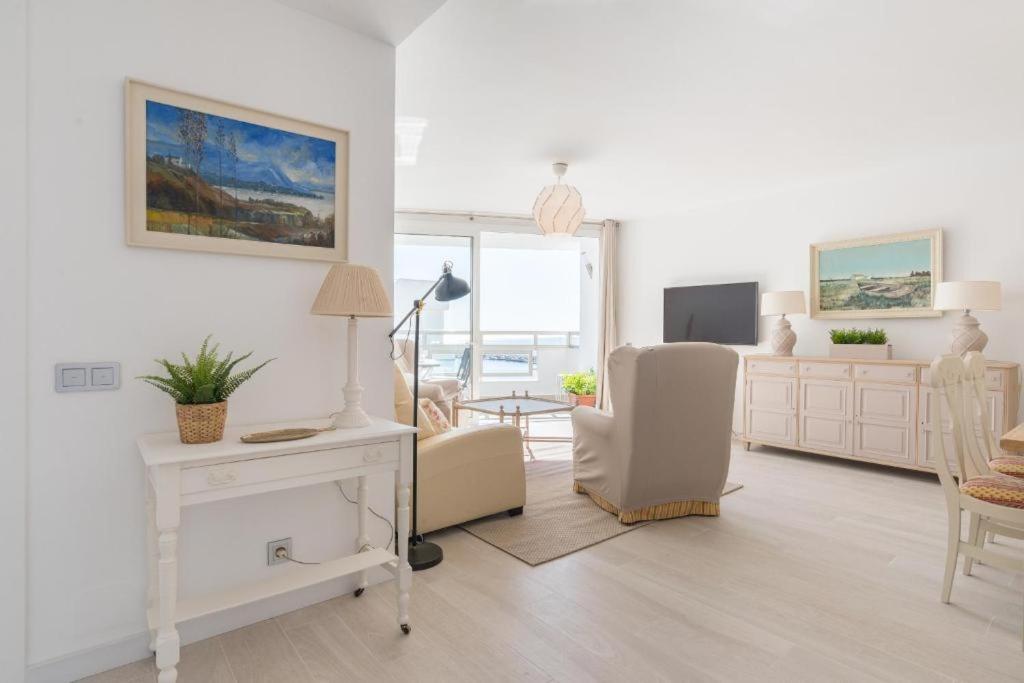 SEA VIEW & BEACH ACCESS - Center - Parking