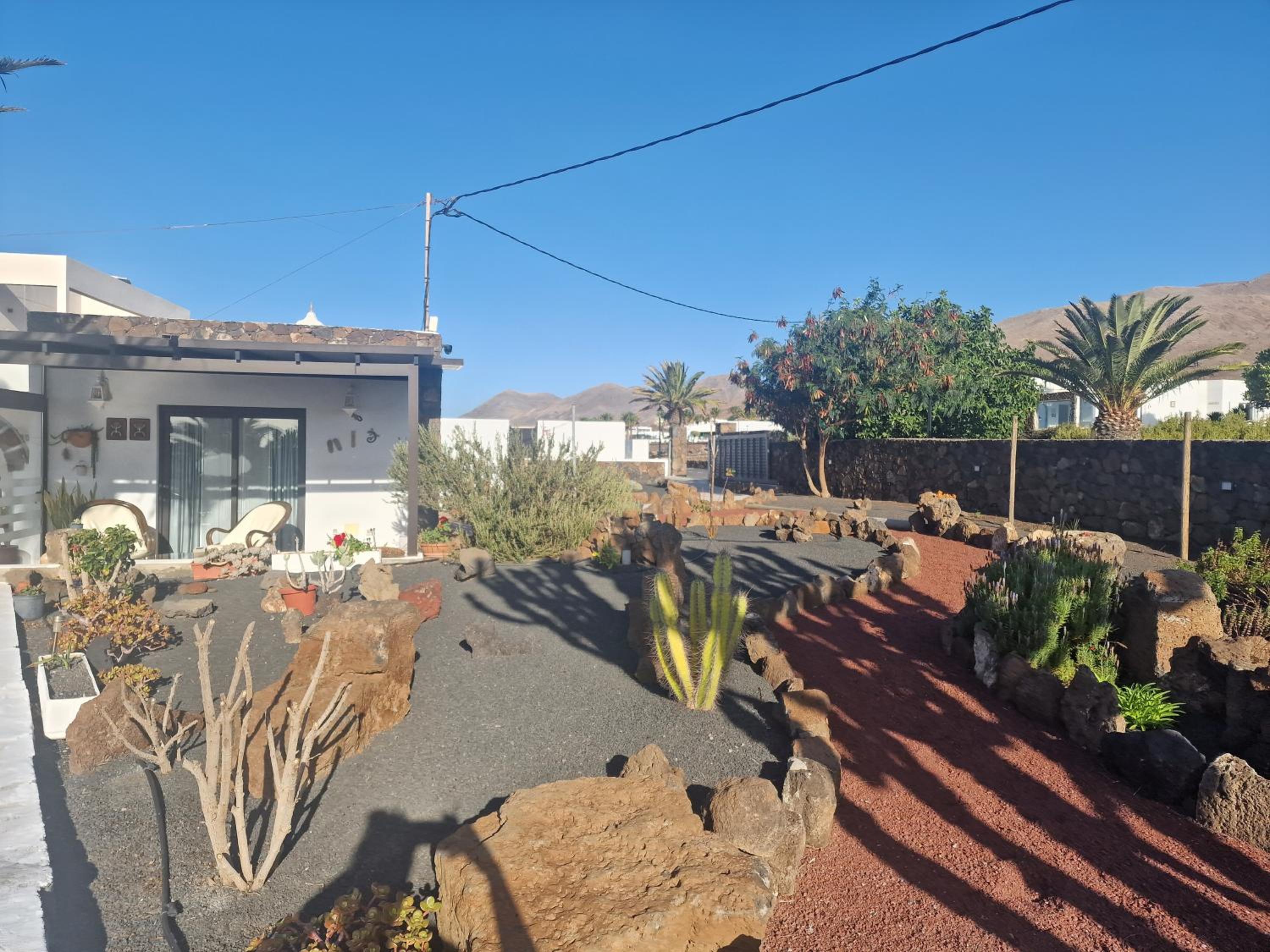 Apartamento con terraza y jardín