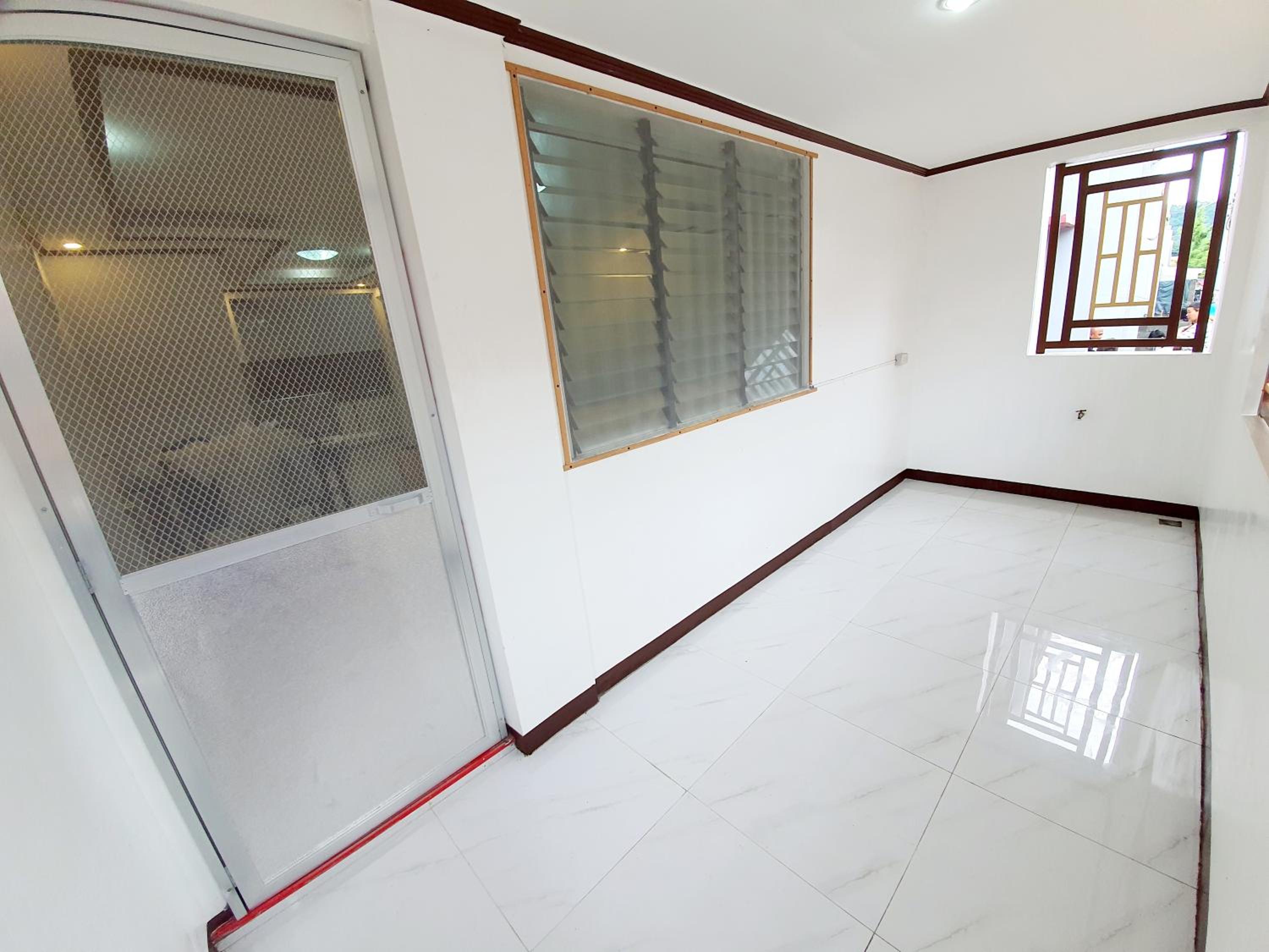 Calapan Transient House 3-BedRoom near MALLS L26 view 5