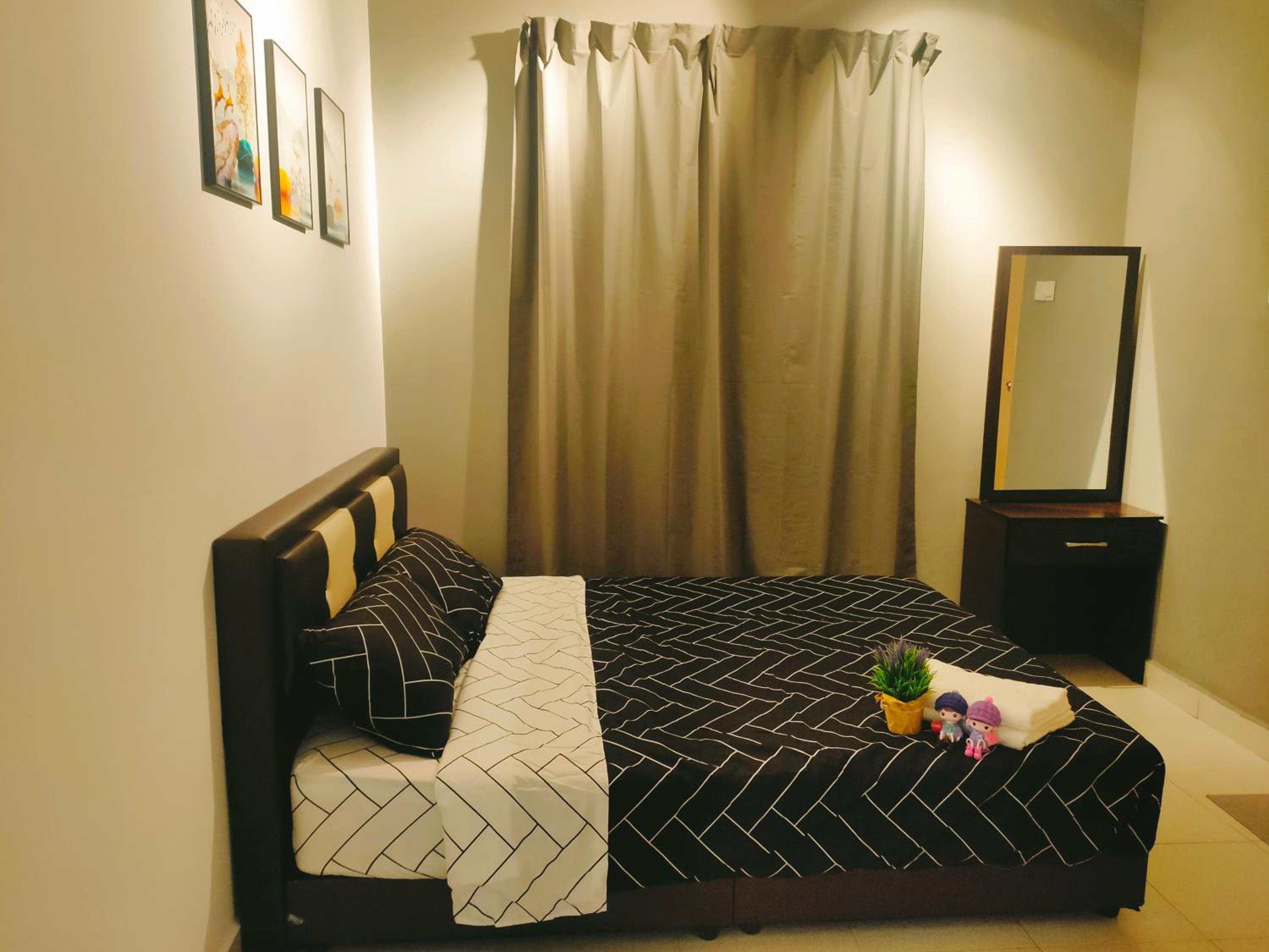 Maison Inn - Affordable Sleeps 6 to 13 near Tebrau AEON & Toppen