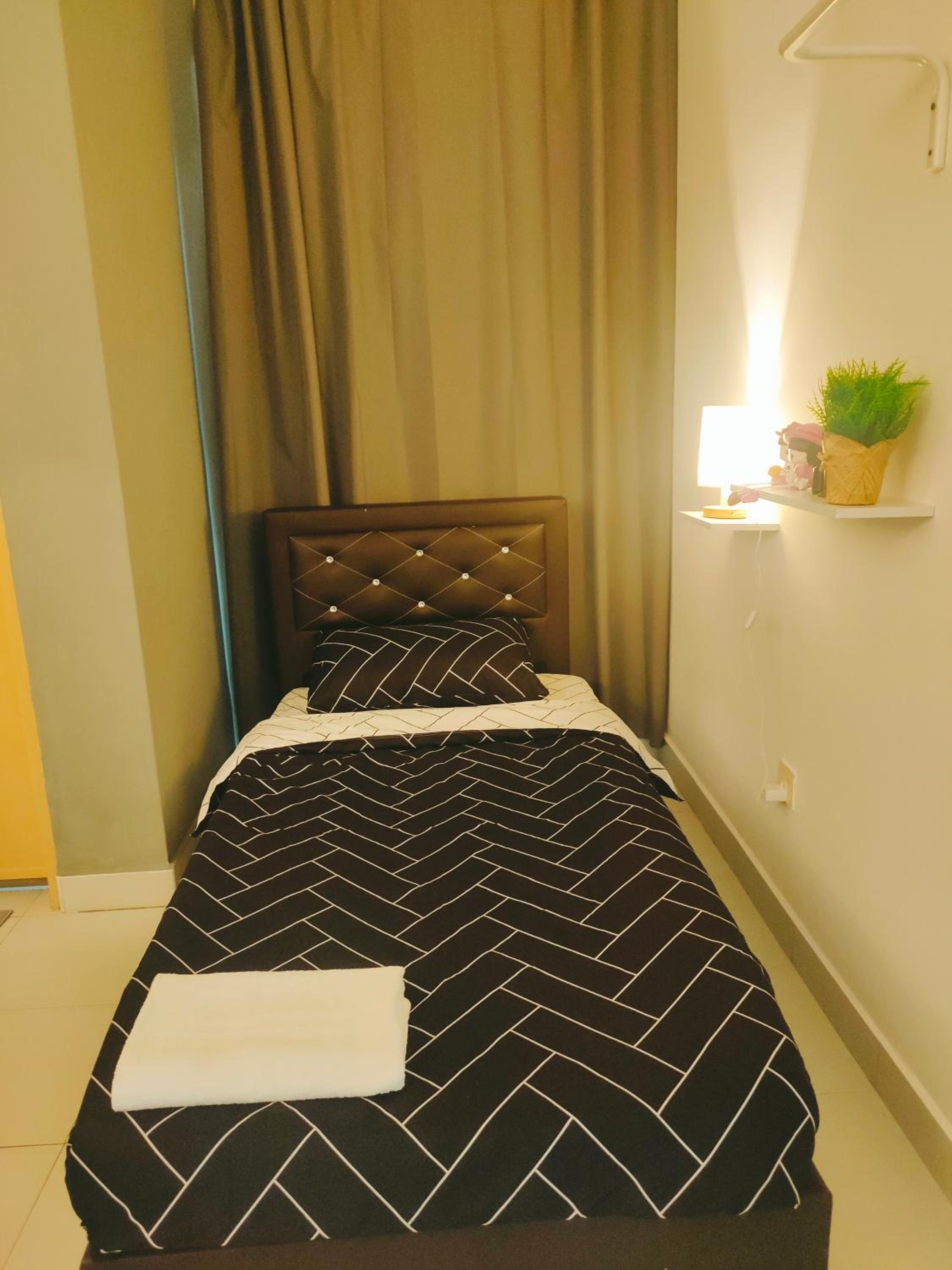 Maison Inn - Affordable Sleeps 6 to 13 near Tebrau AEON & Toppen