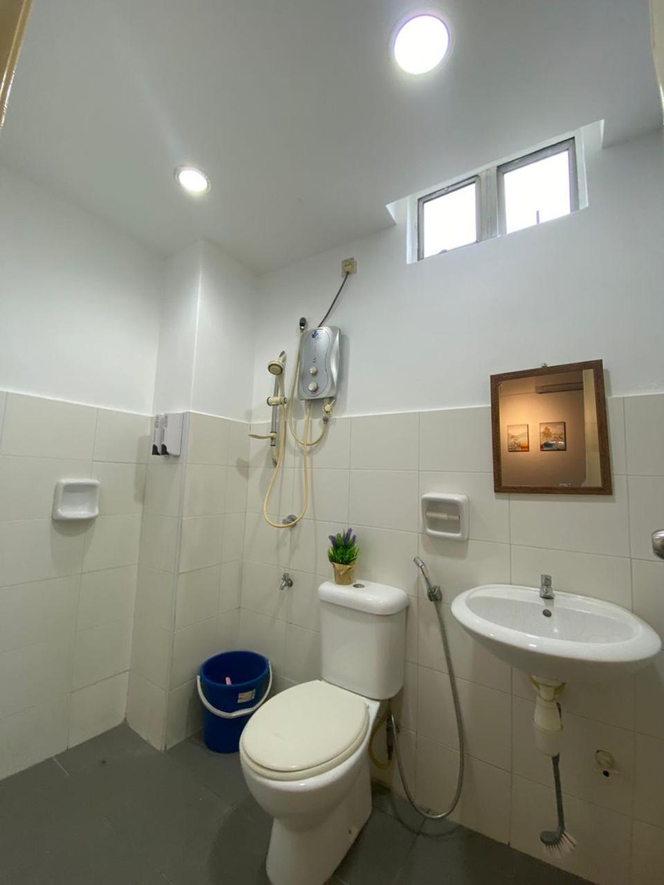 Maison Inn - Affordable Sleeps 6 to 13 near Tebrau AEON & Toppen