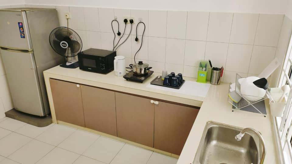 Maison Inn - Affordable Sleeps 6 to 13 near Tebrau AEON & Toppen