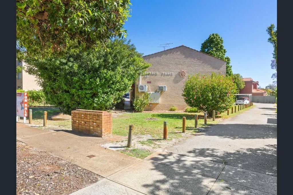 Affordable Inglewood apartment+Pool