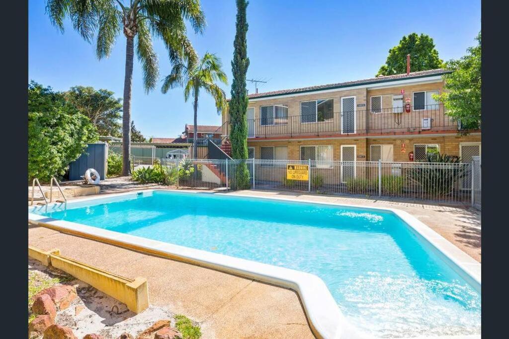 Affordable Inglewood apartment+Pool
