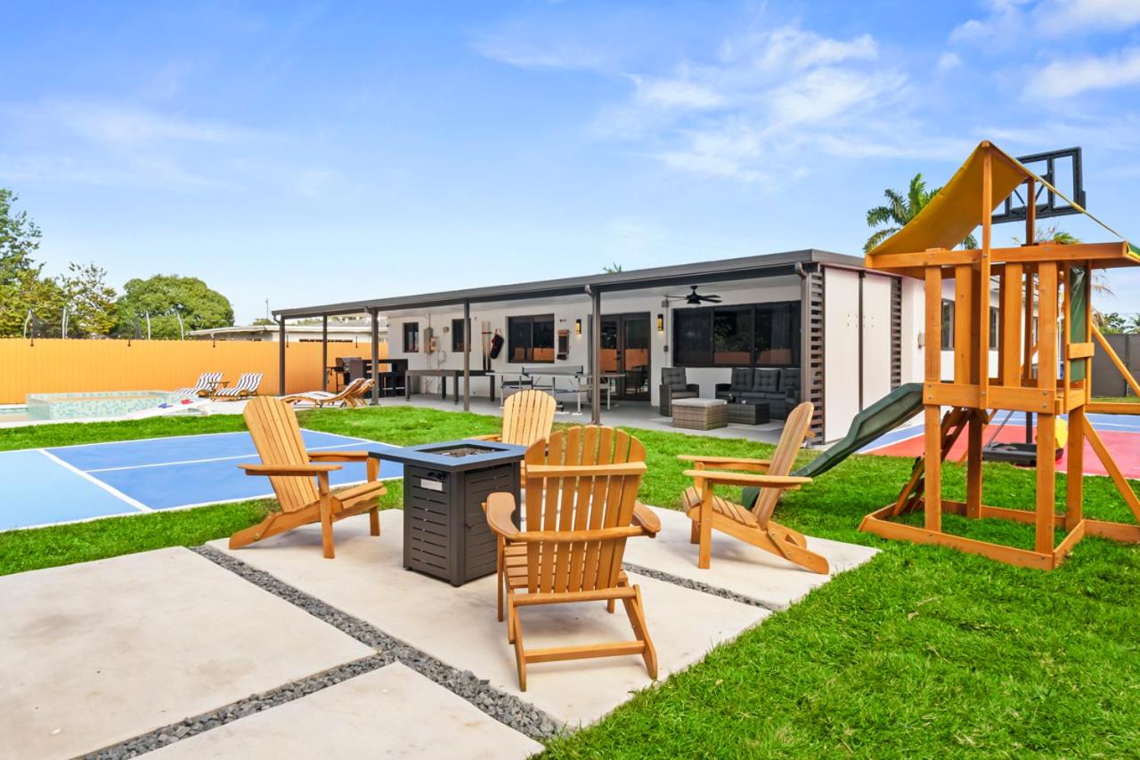 Luxury Getaway with Retreat Heated pool and Jacuzzi L31