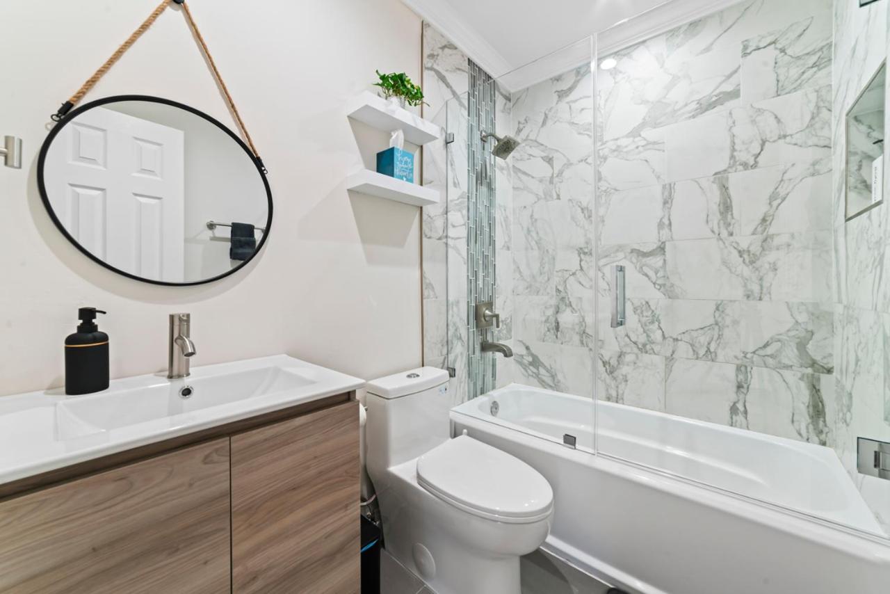 Luxury Getaway with Retreat Heated pool and Jacuzzi L31