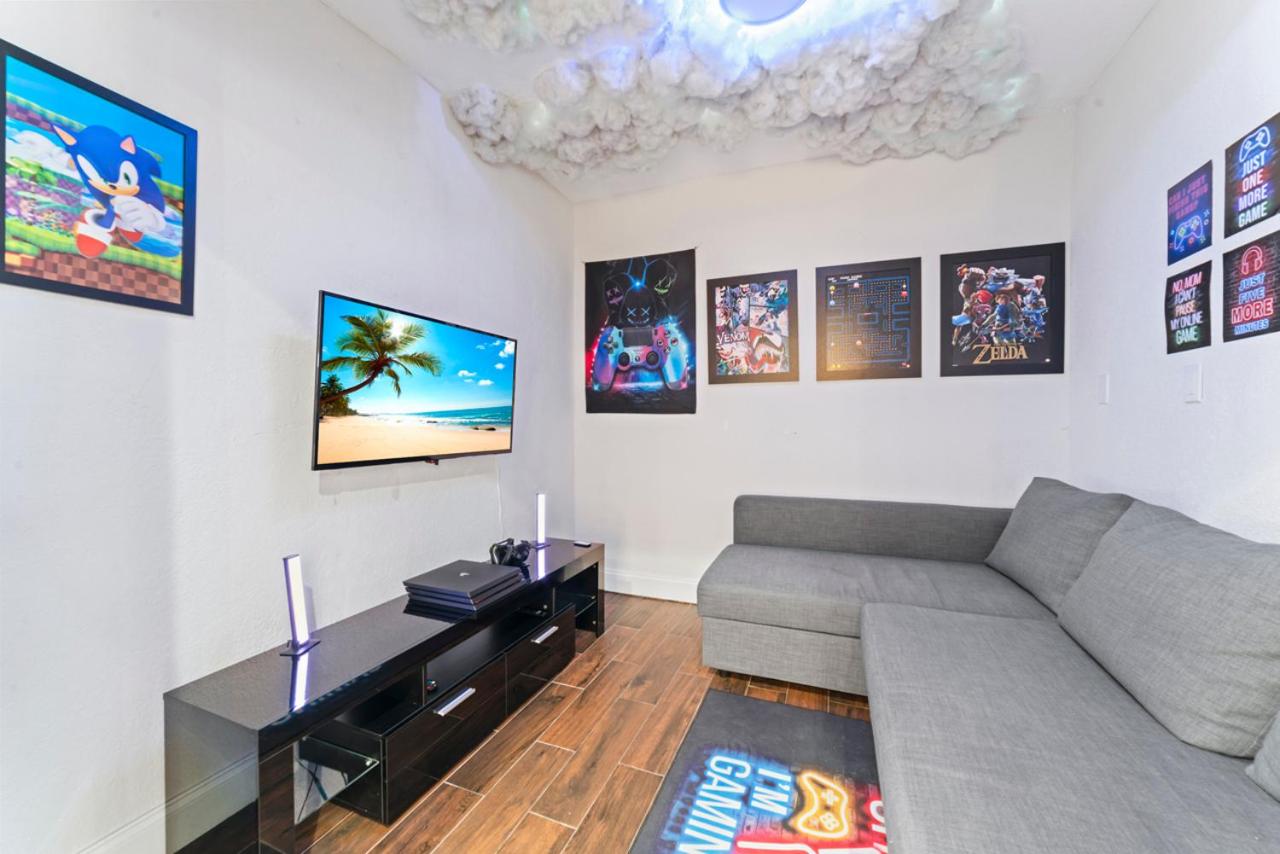 Luxury Getaway with Retreat Heated pool and Jacuzzi L31