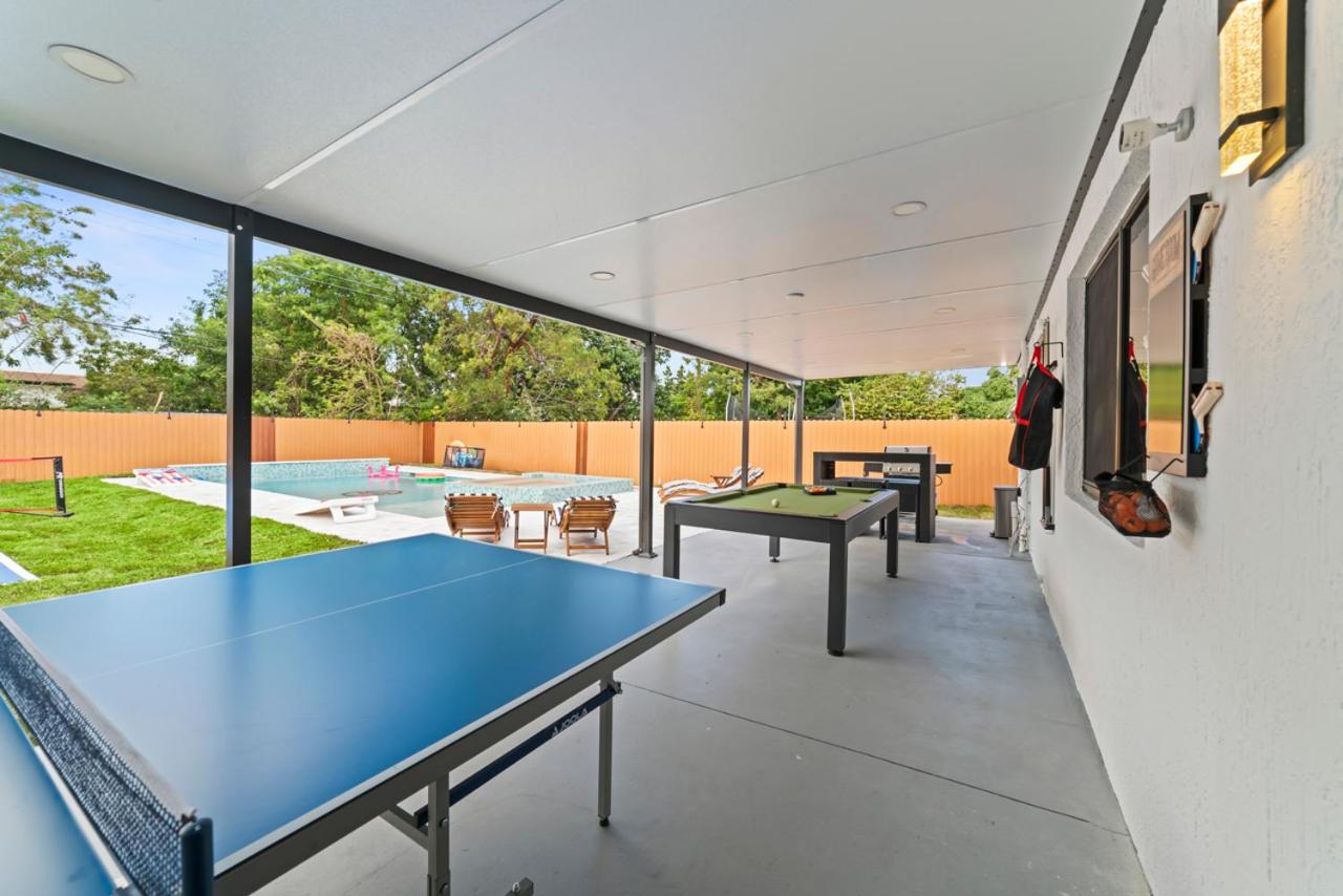 Luxury Getaway with Retreat Heated pool and Jacuzzi L31