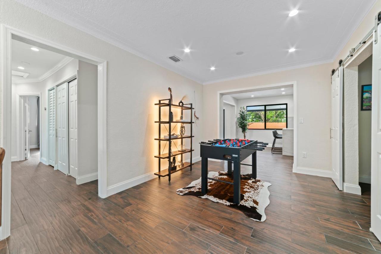Luxury Getaway with Retreat Heated pool and Jacuzzi L31