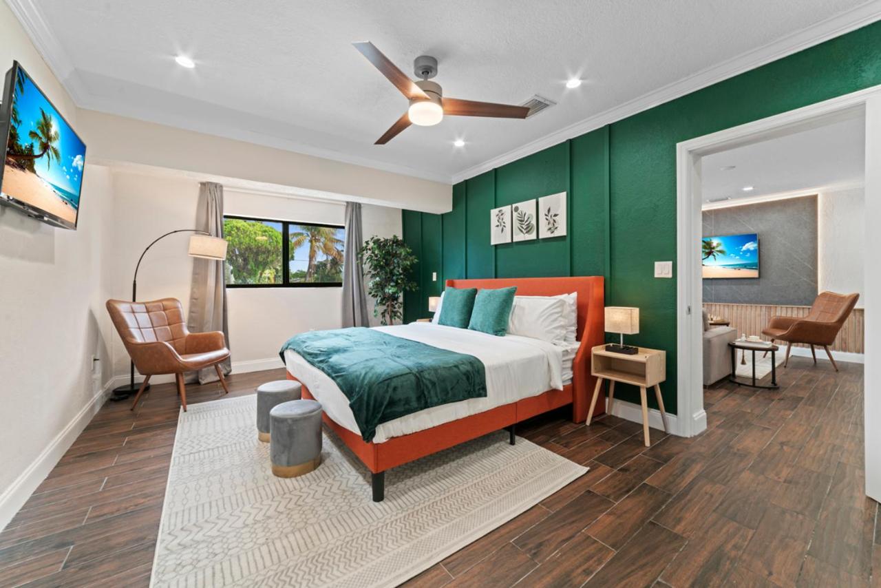 Luxury Getaway with Retreat Heated pool and Jacuzzi L31