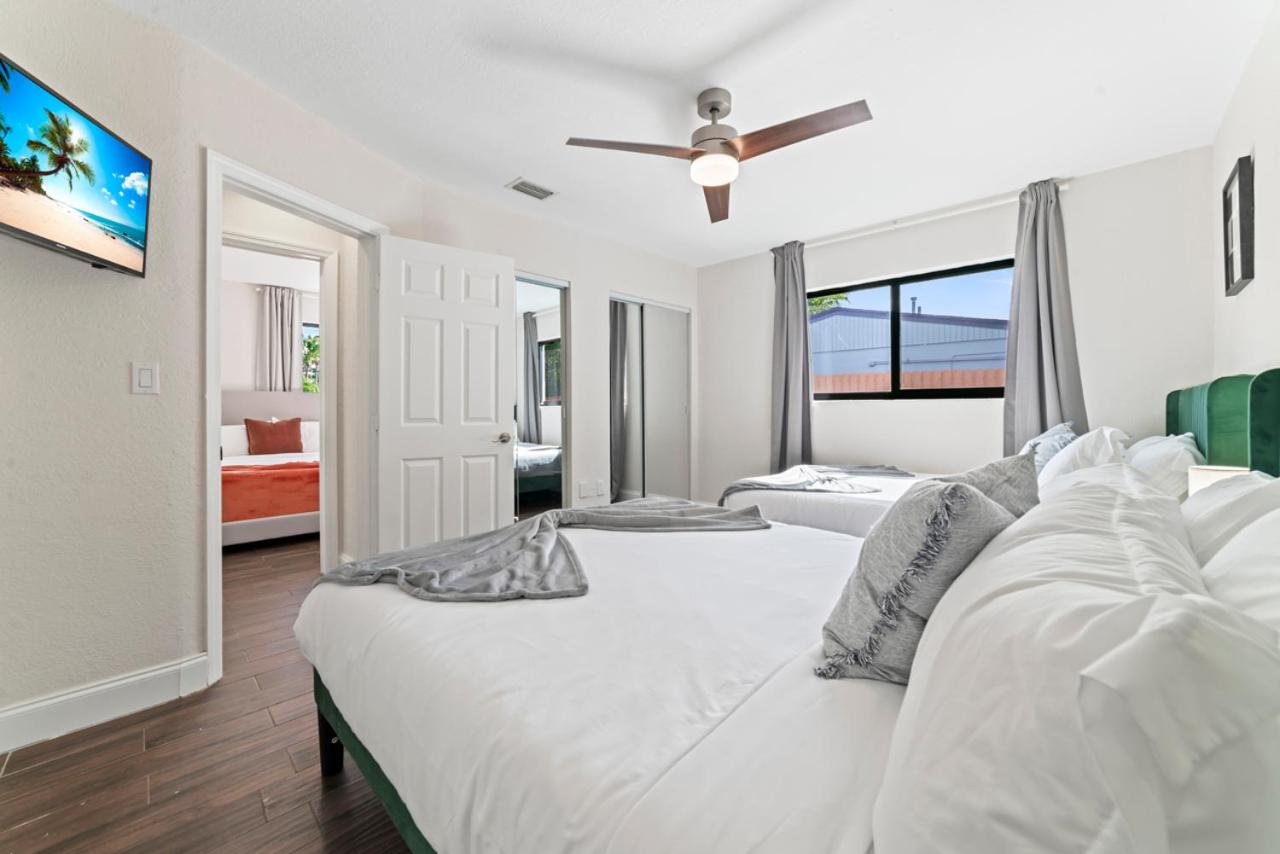 Luxury Getaway with Retreat Heated pool and Jacuzzi L31