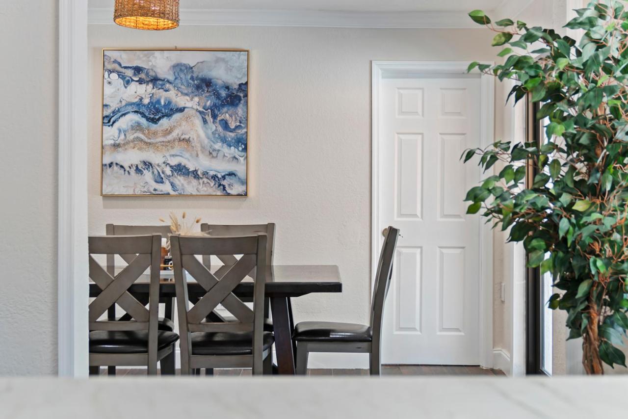 Luxury Getaway with Retreat Heated pool and Jacuzzi L31