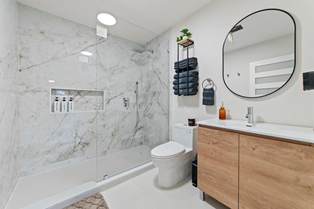 Luxury Getaway with Retreat Heated pool and Jacuzzi L31