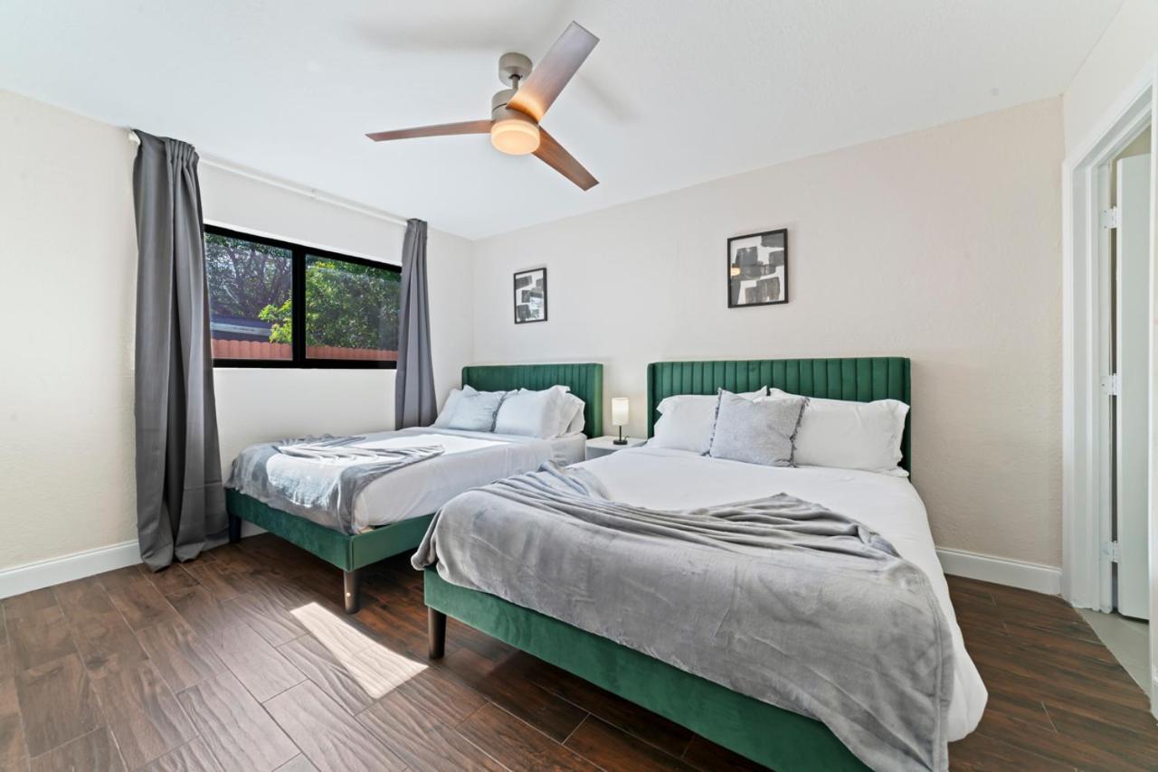 Luxury Getaway with Retreat Heated pool and Jacuzzi L31