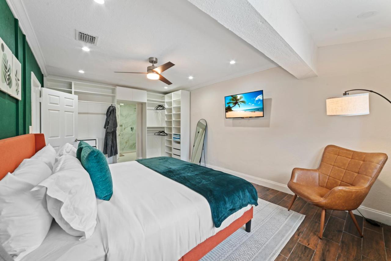 Luxury Getaway with Retreat Heated pool and Jacuzzi L31