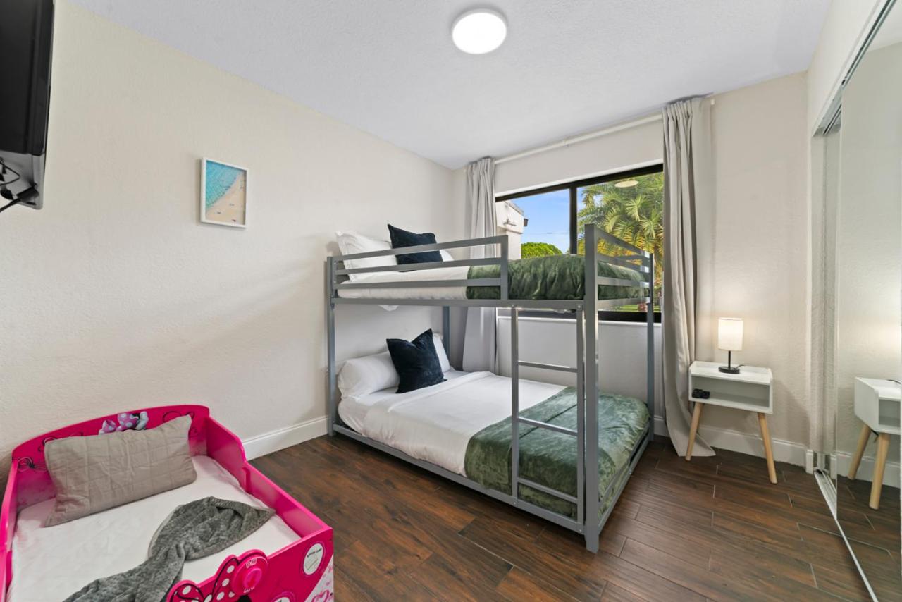 Luxury Getaway with Retreat Heated pool and Jacuzzi L31