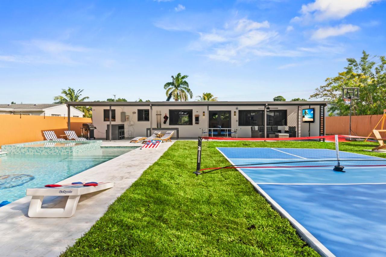 Luxury Getaway with Retreat Heated pool and Jacuzzi L31