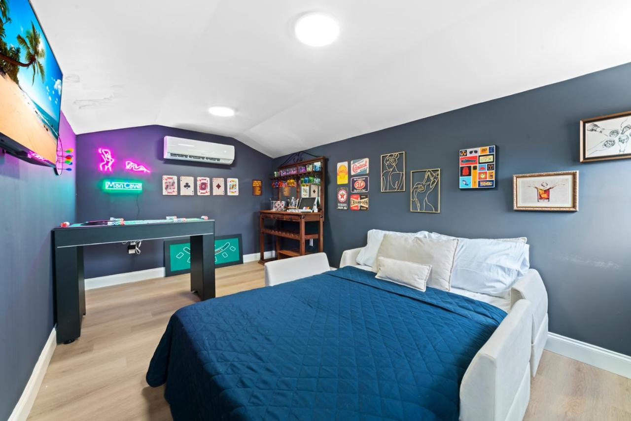 Luxury Getaway with Retreat Heated pool and Jacuzzi L31