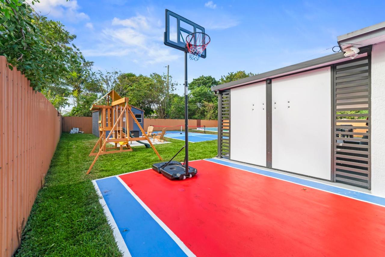 Luxury Getaway with Retreat Heated pool and Jacuzzi L31