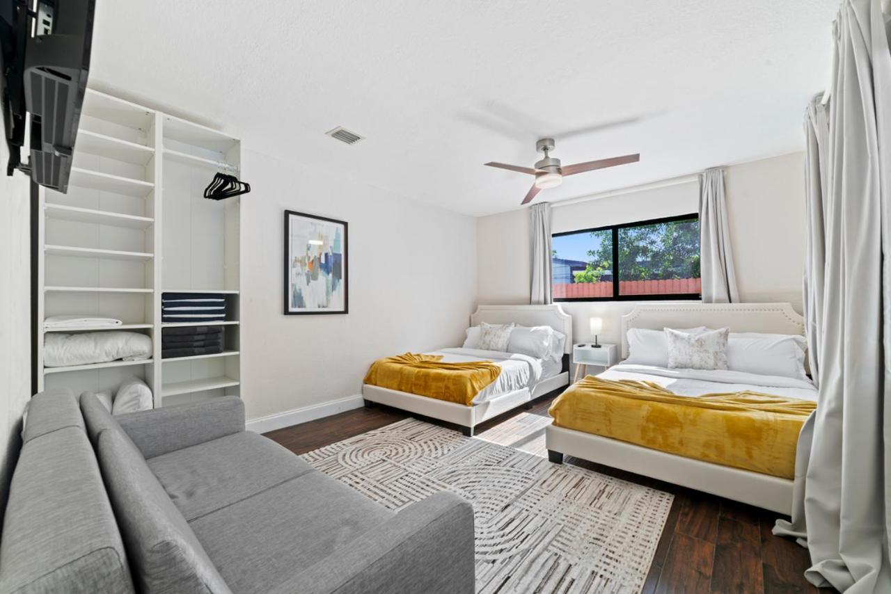 Luxury Getaway with Retreat Heated pool and Jacuzzi L31