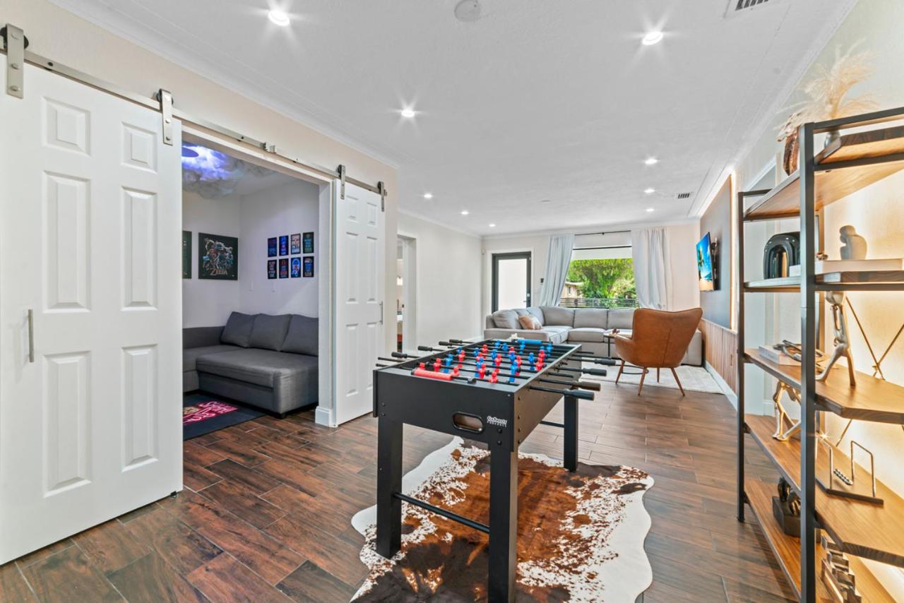 Luxury Getaway with Retreat Heated pool and Jacuzzi L31