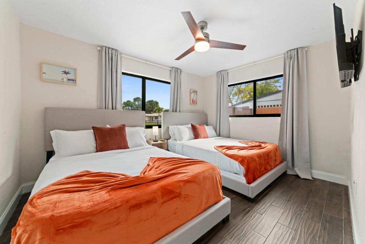Luxury Getaway with Retreat Heated pool and Jacuzzi L31