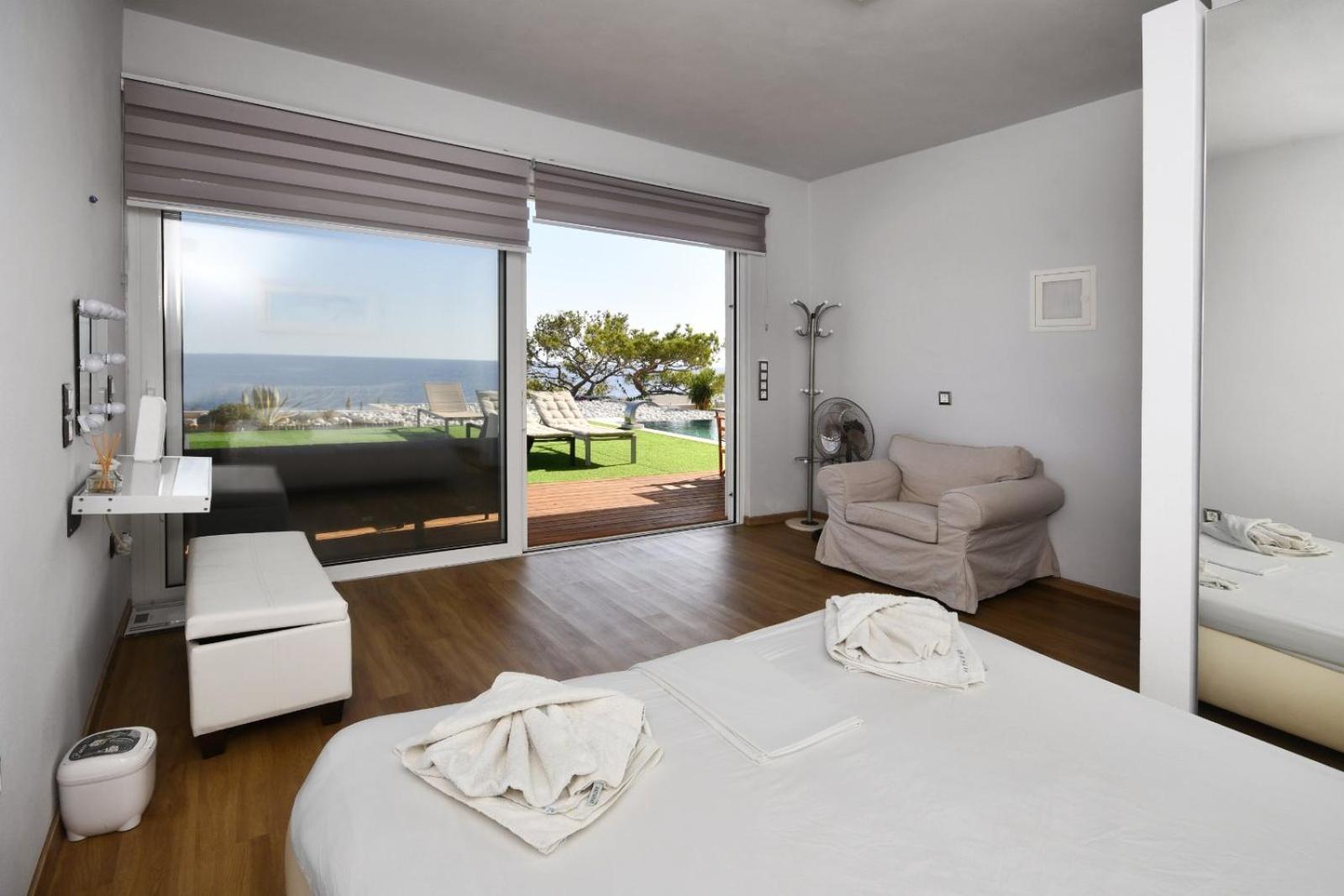 Ocean island en Achlia — hotel room