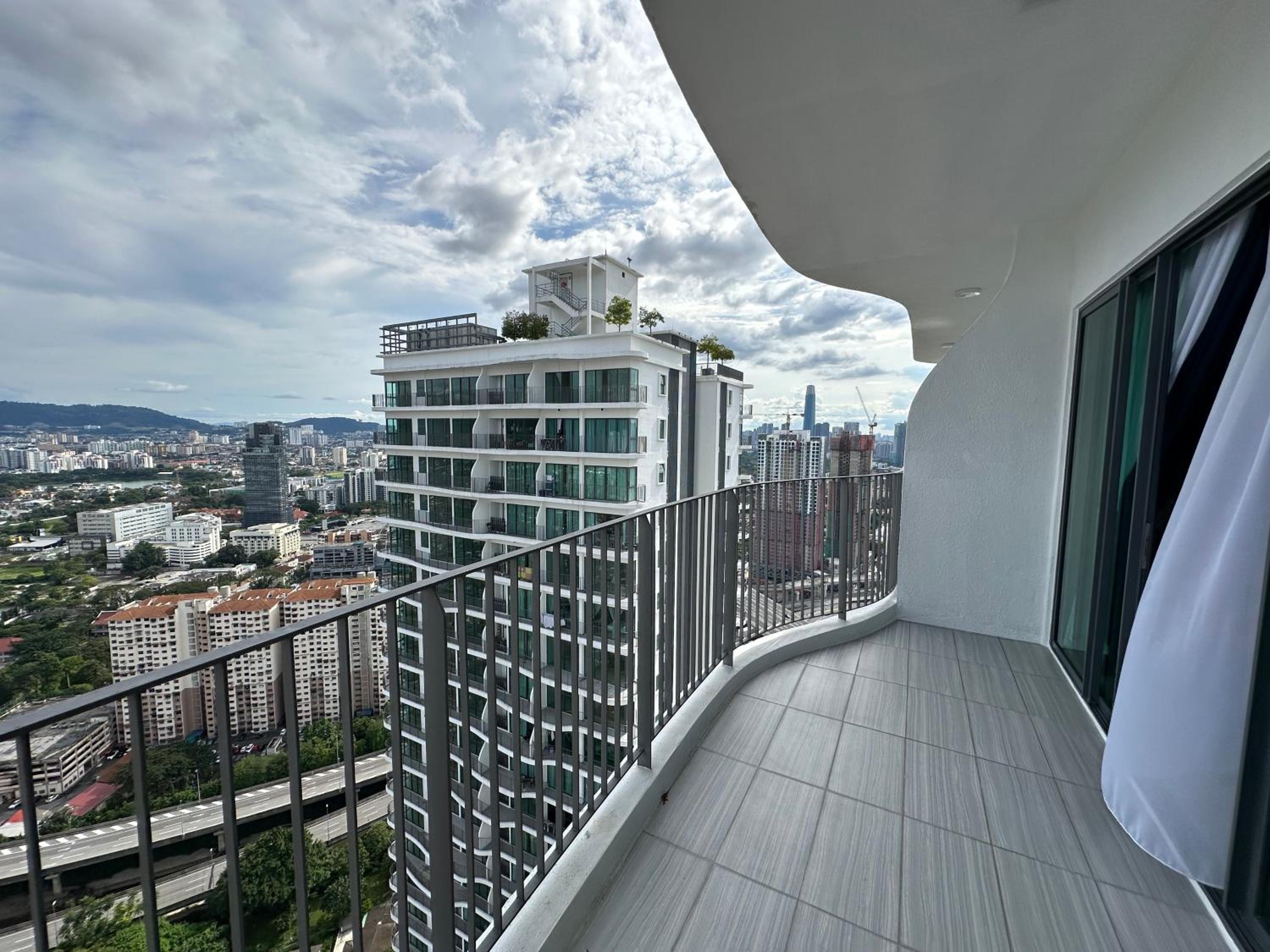 Datum Jelatek Sky Resident KLCC by Deen
