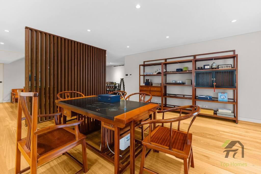 Modern Summer Palace in Epping
