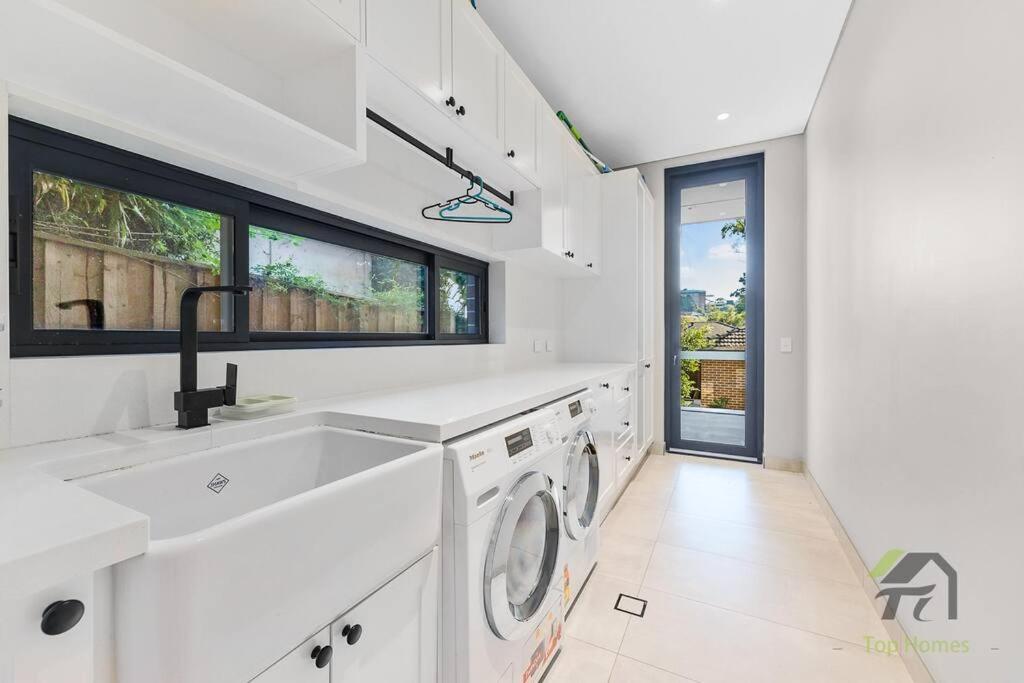 Modern Summer Palace in Epping