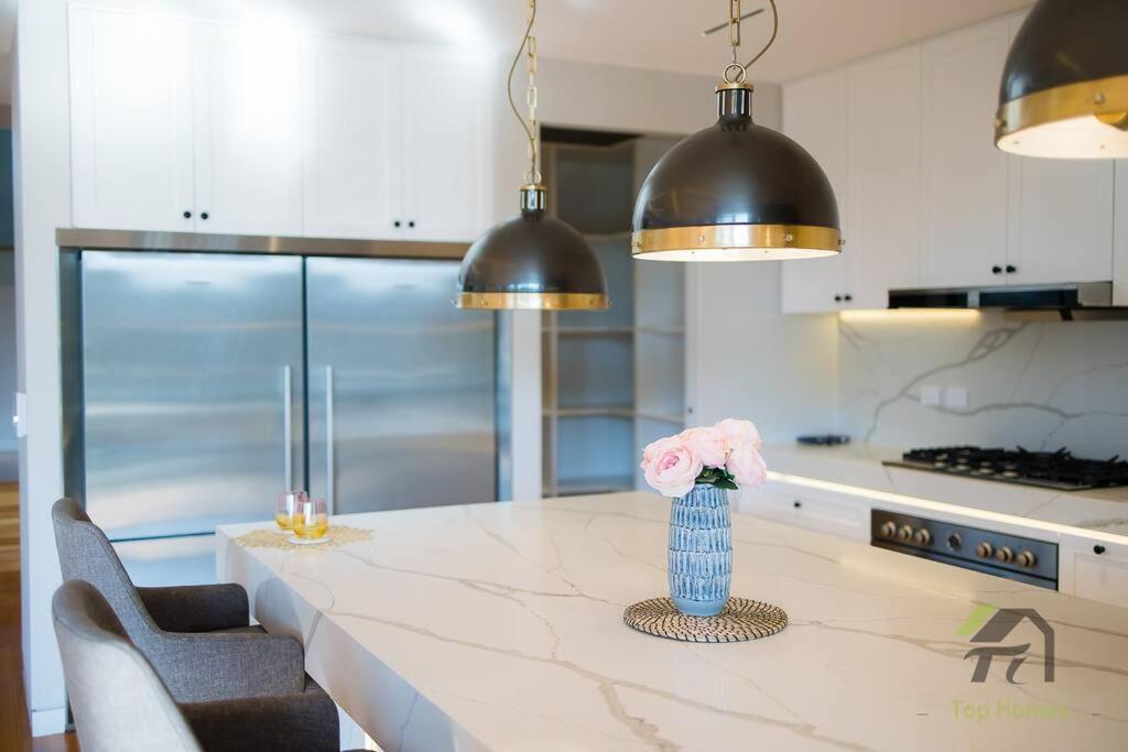 Modern Summer Palace in Epping