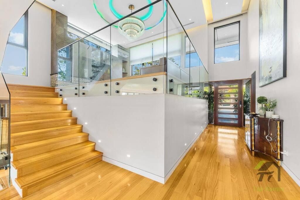 Modern Summer Palace in Epping