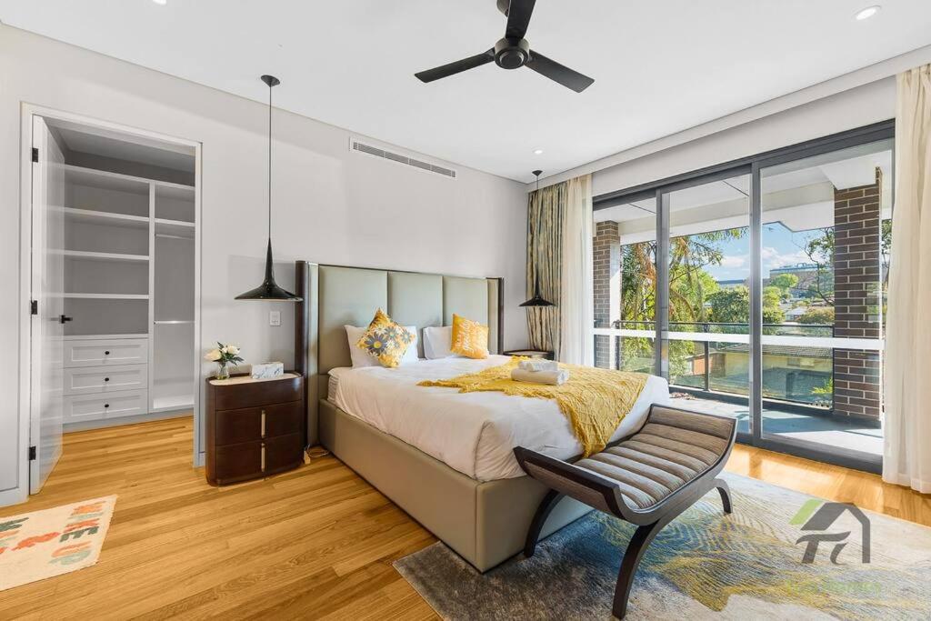 Modern Summer Palace in Epping