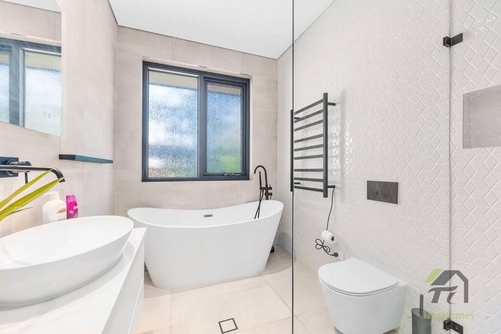 Modern Summer Palace in Epping