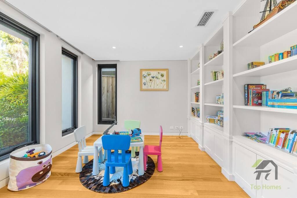 Modern Summer Palace in Epping