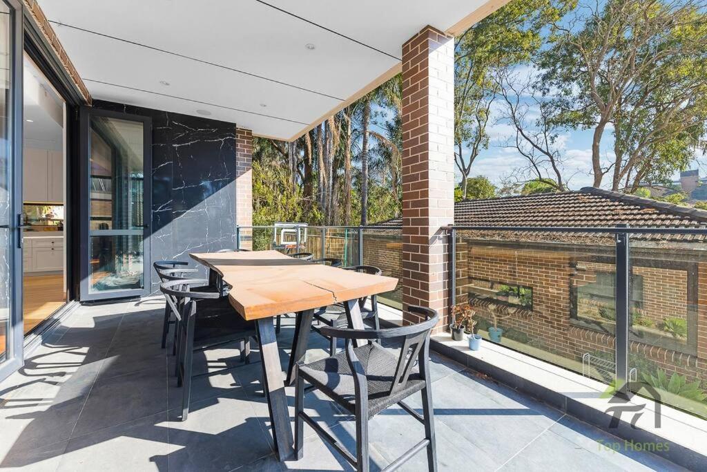 Modern Summer Palace in Epping