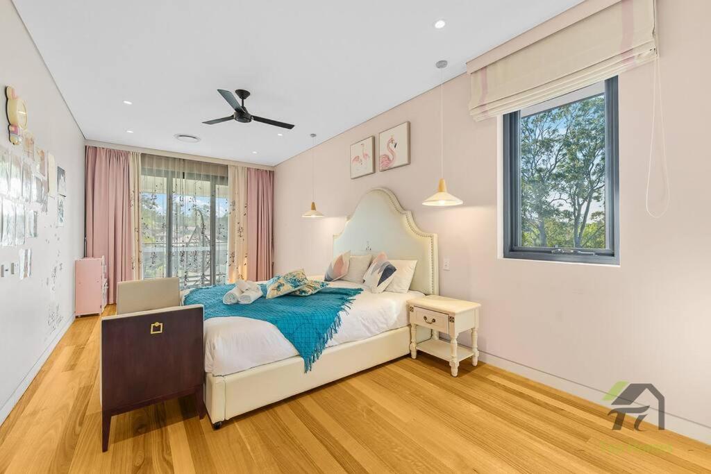 Modern Summer Palace in Epping